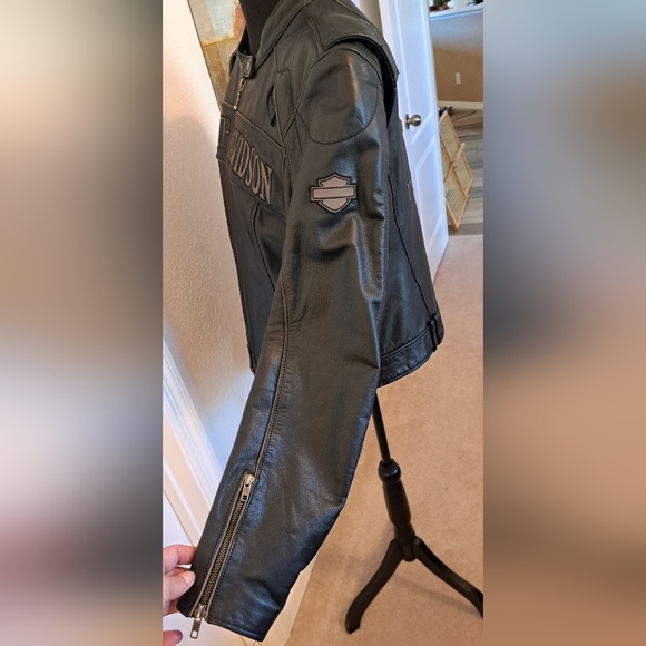 Harley Davidison Leather Coat - Picture 5 of 16